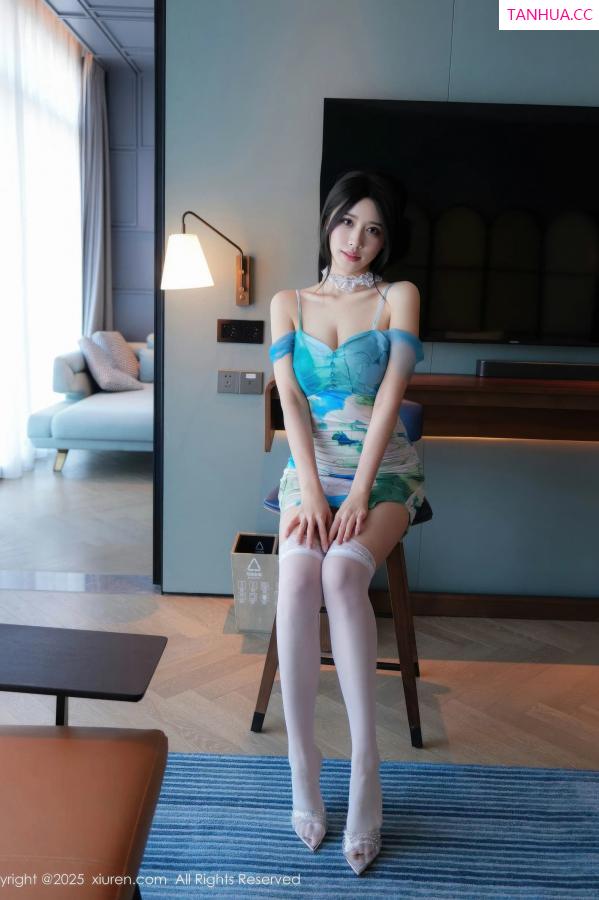 [XiuRen]高清写真图 2025.10.13 No.10859 shelly诗莉吖 白色丝袜